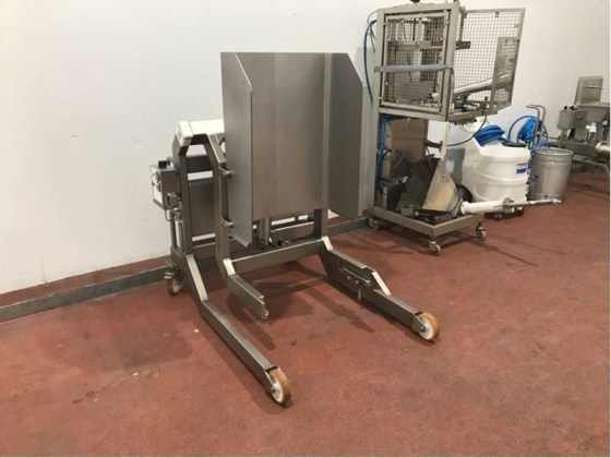 2015 Tote bin lifter tipper Pic 01